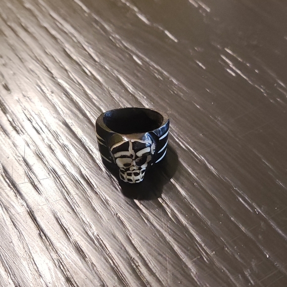 Elegant Black and White Men's Ring - Picture 3 of 6